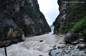 湍急的河水