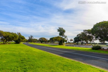 绿地蓝天公路