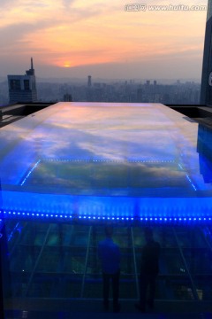 酒店 空中玻璃游泳池