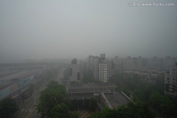 暴雨 雾霾