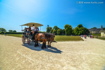 法国香波城堡外的旅游观光马车