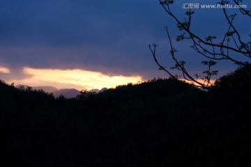 晚霞 蓝天 远山