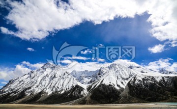 青藏雪山