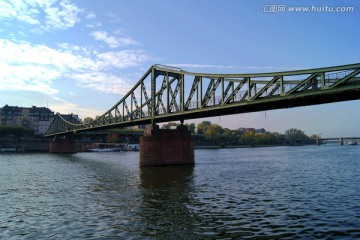 德国法兰克福美茵河上的铁桥