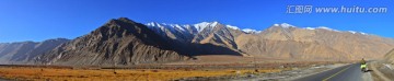 昆仑红柳河滩峡谷雪山宽幅