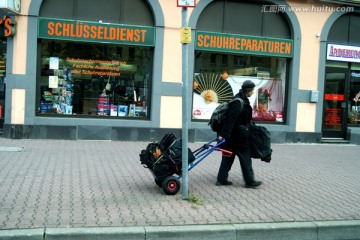 德国法兰克福市区街拍流浪汉