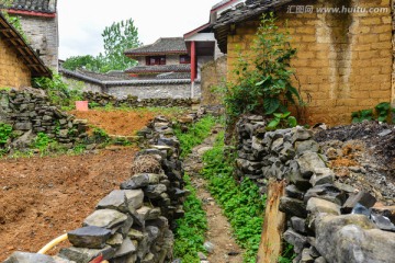 石墙泥屋