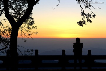 泰山 日薄西山