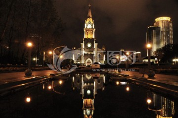夜景教堂水池广场