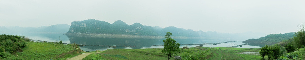 中国风山水画瓮安溏家坝水库全景