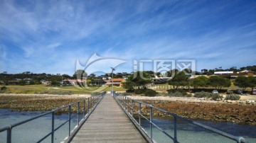 澳洲袋鼠岛海边的木桥