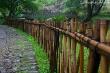 竹篱笆 鹅卵石小路