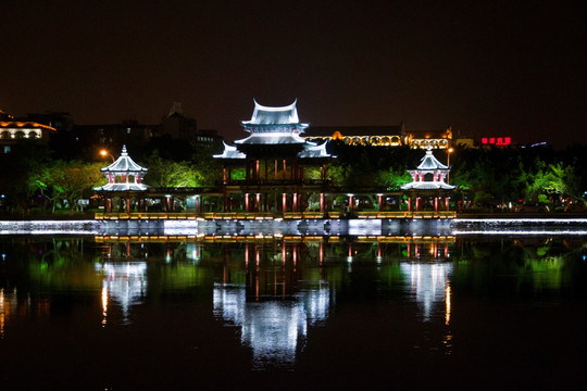 厦门集美龙舟池夜景