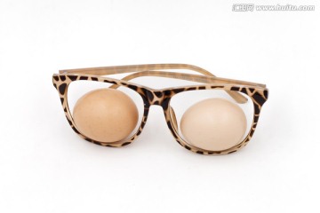 鸡蛋和眼镜