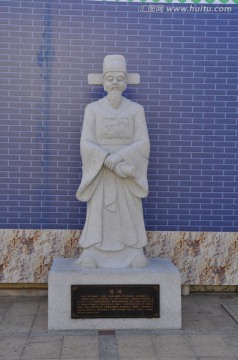 陈琎石雕像