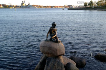 丹麦哥本哈根小美人鱼像