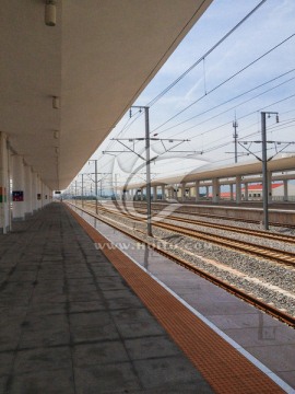 火车站站台轨道