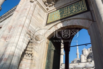 蓝色清真寺建筑拱门