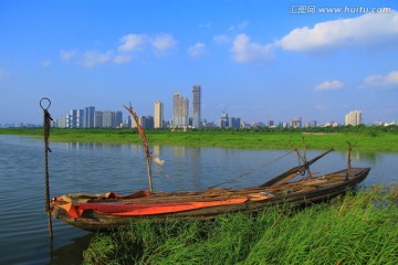 长沙湘江风光带湘江孤独小船