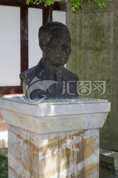 扬州大明寺赵朴初雕像