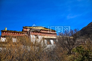 稻城亚丁藏族建筑风光