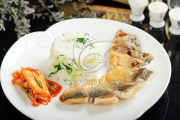 香煎咸海鱼拌菜饭