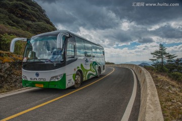 轿子雪山旅游大巴