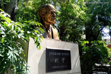 列宁半身雕像