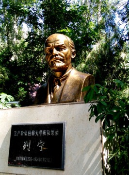列宁半身雕像