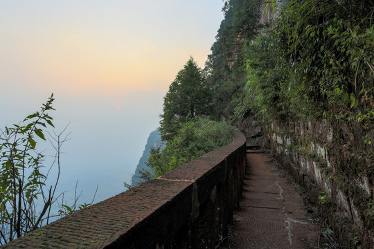 叙永丹山玉皇观悬崖峭壁夕阳