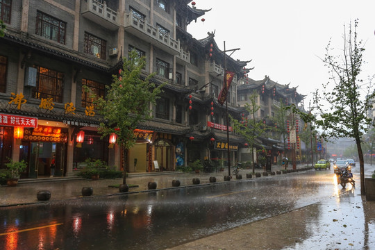 泸州叙永鱼凫古街雨景