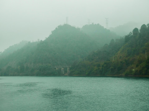 烟雨小东江