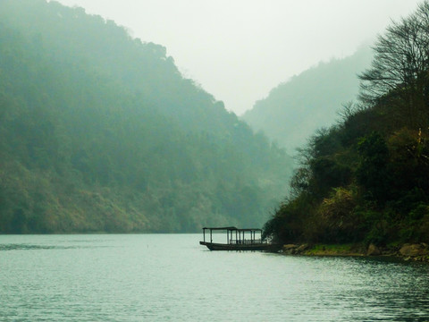 烟雨小东江