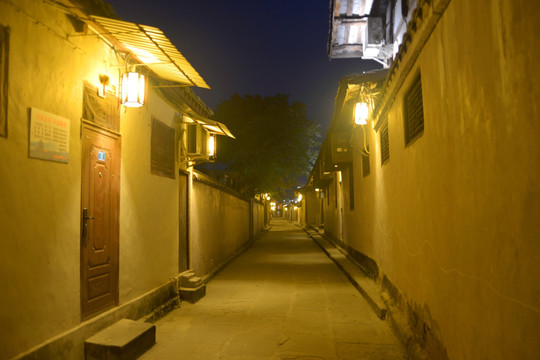 阆中古城夜景巷道及传统民居建筑