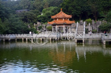 亭子湖景