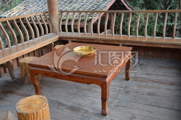 木质方桌