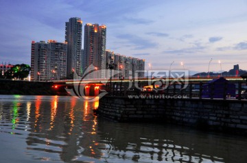 水岸夜色家园