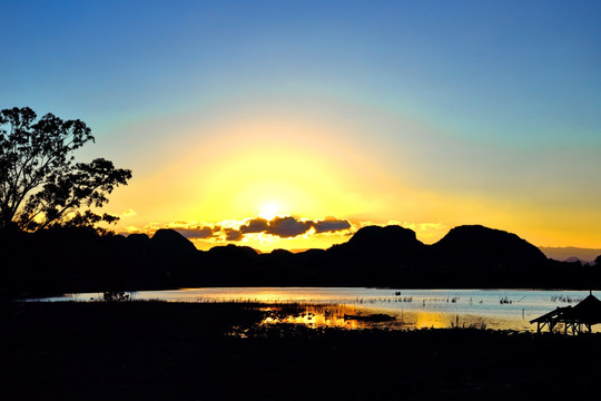 山水夕阳