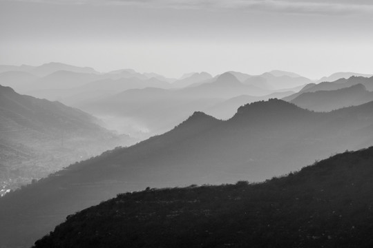 黑白山川