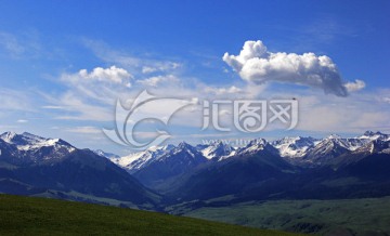 草原 高山上的云