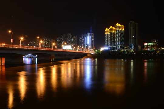 黄河边夜景