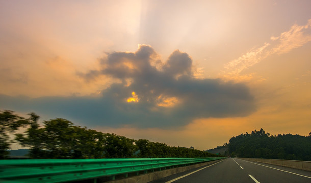 成自泸高速