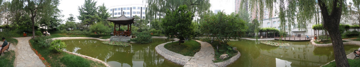 中国音乐学院池塘小花园全景