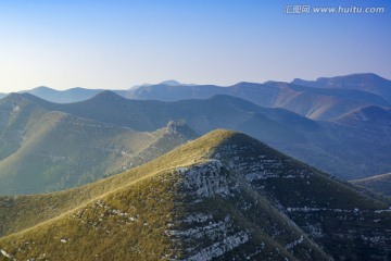 山川晨色