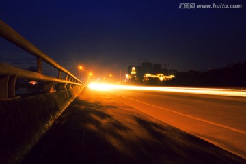 都市夜景 流动的车灯