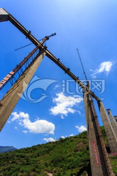 叙大铁路永宁河大桥桥墩建设