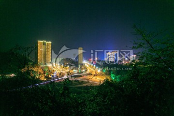 叙永入城景观大道夜景