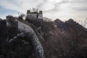 箭扣长城花季 城墙 逆光