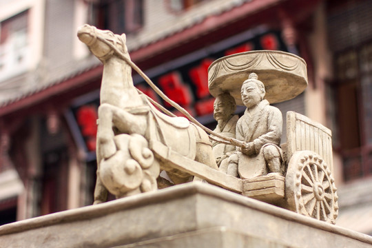 鱼凫古街中国元素马车古人塑像