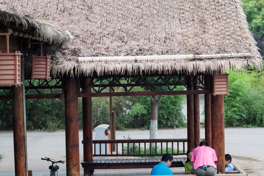 仿古建筑茅草屋